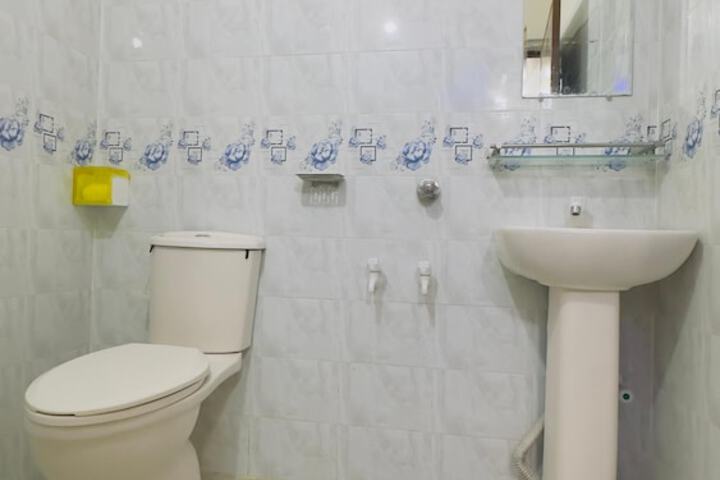 Room 10 of 16