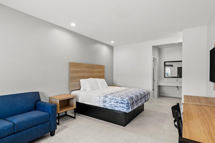Room 4 of 30
