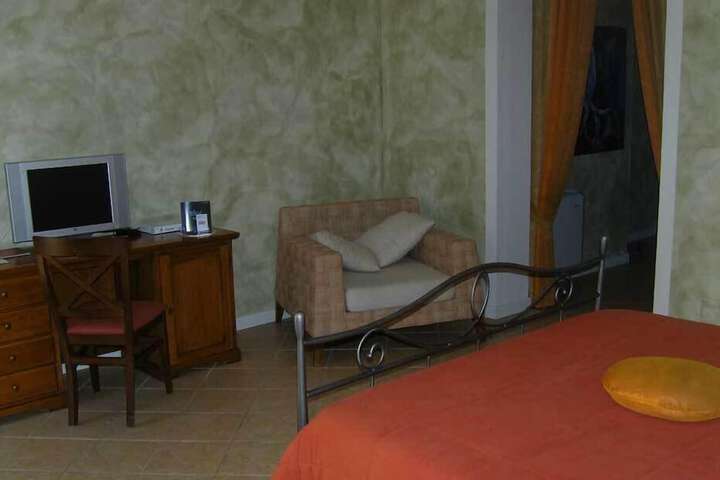 Room 7 of 24
