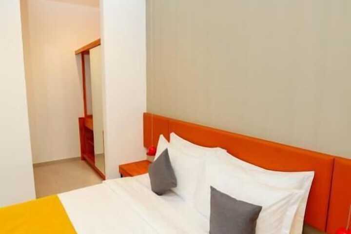 Room 9 of 30
