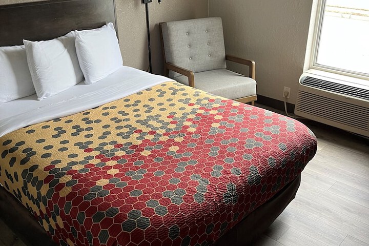 Room 13 of 18