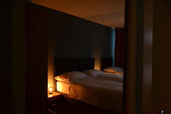 Room 17 of 46