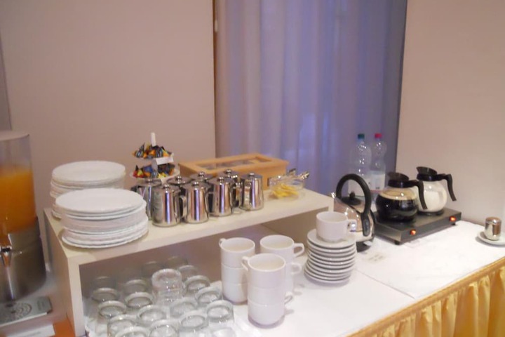 Dining 32 of 55