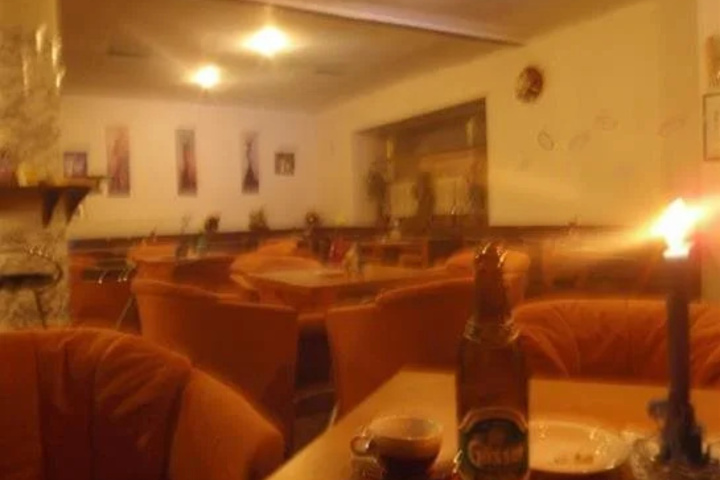 Dining 4 of 4