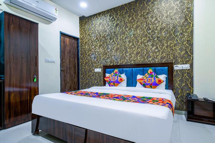 Room 10 of 29