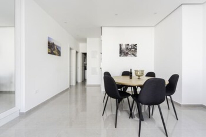 Room 8 of 20