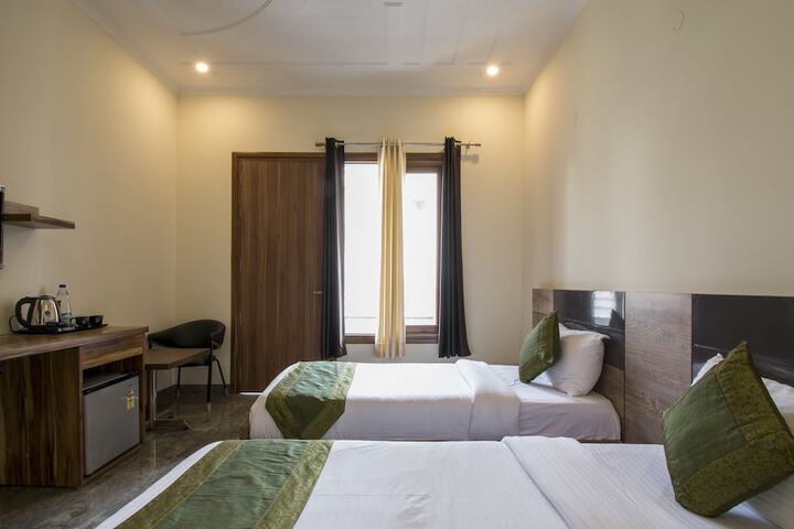 Room 15 of 33