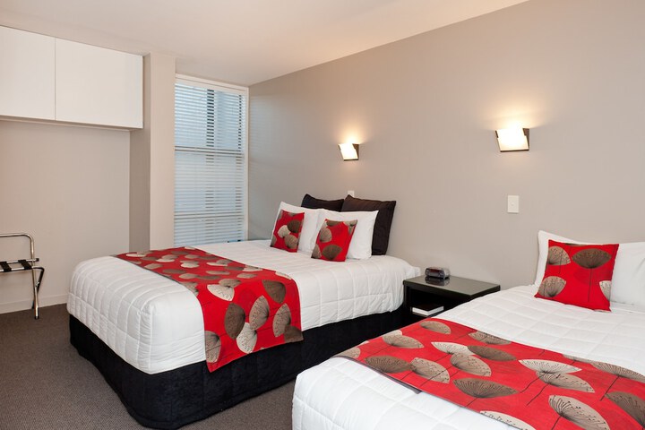 Room 3 of 65