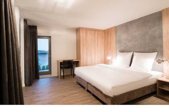 Room 82 of 183