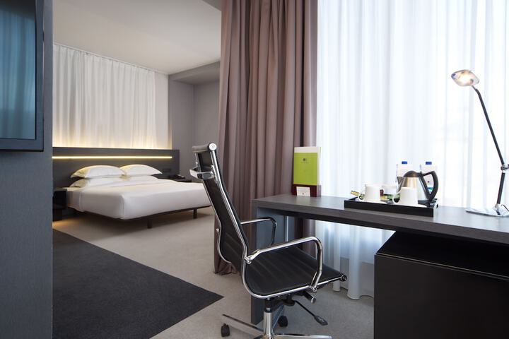 Room 11 of 60