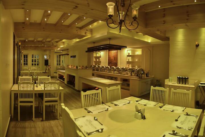 Dining 23 of 38