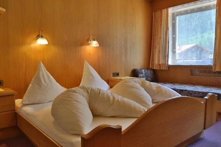 Room 3 of 14