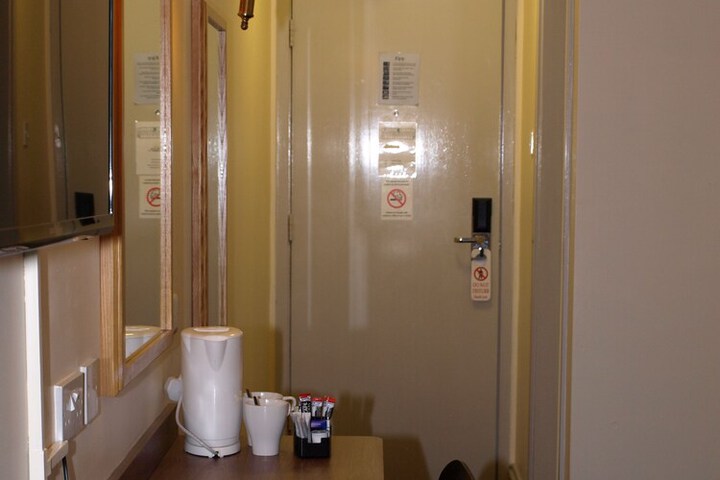 Room 38 of 236