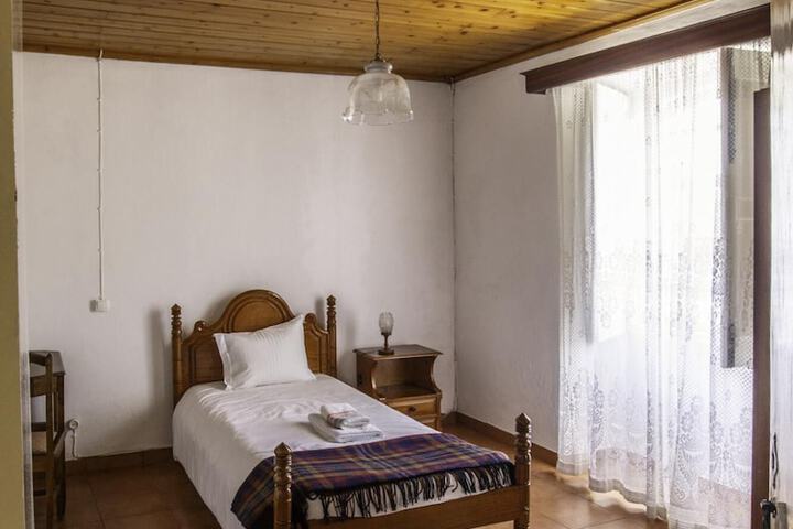 Room 9 of 28