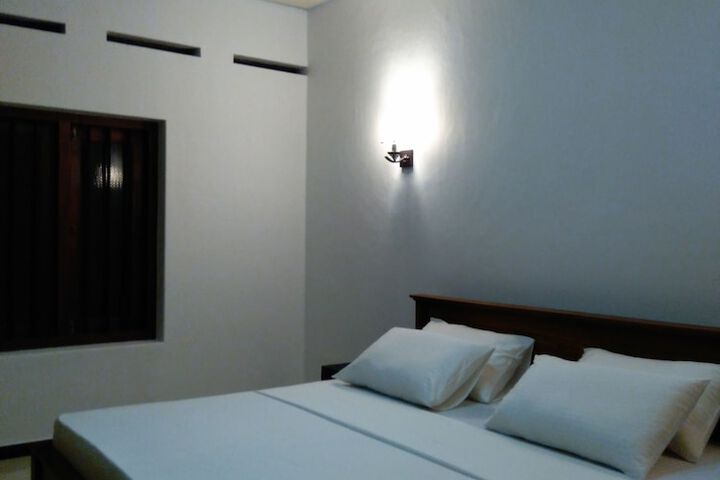 Room 6 of 18