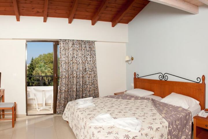 Room 4 of 47