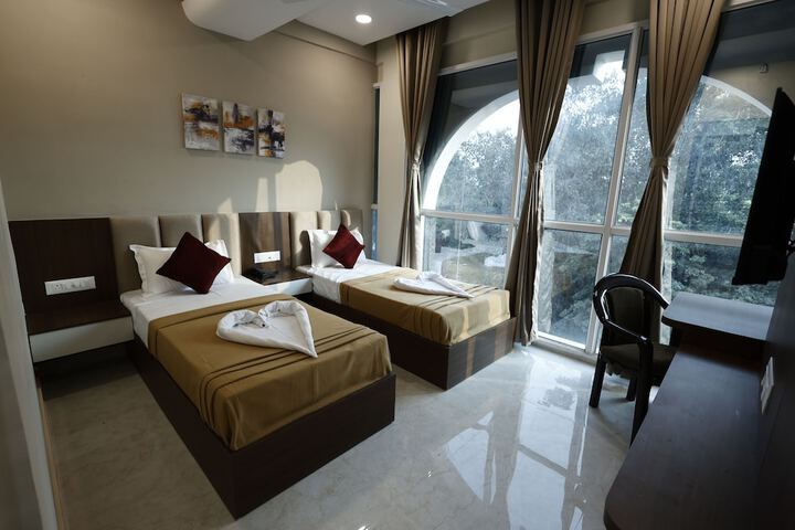 Room 6 of 31