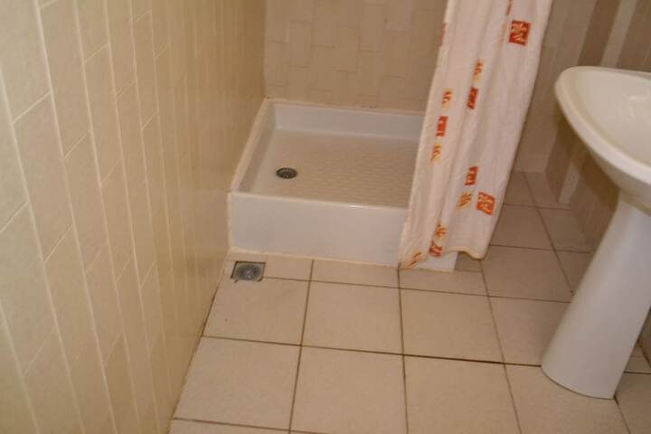 Room 10 of 28