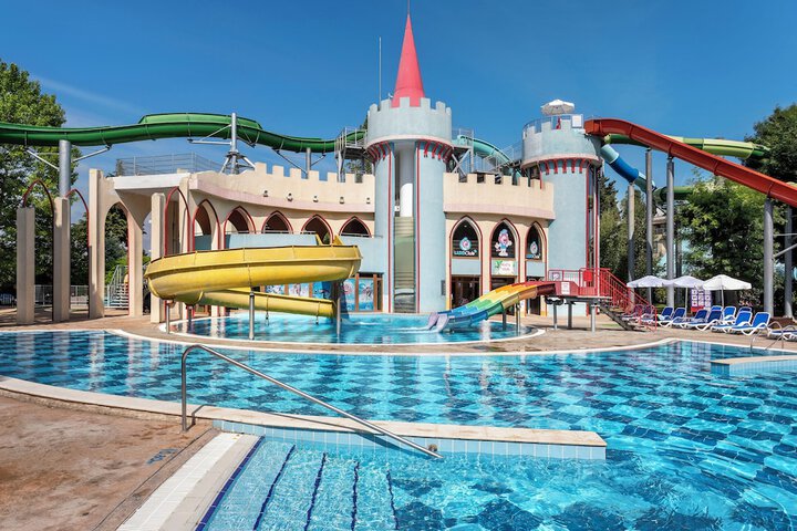 Hotel Pool
