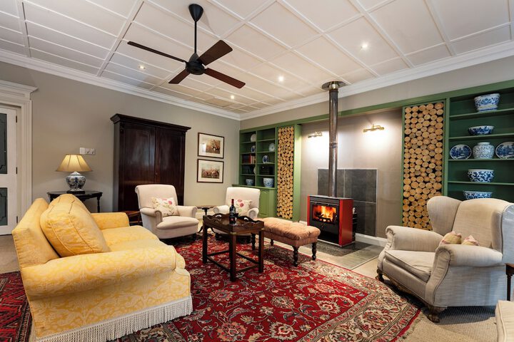 Lounge 71 of 82