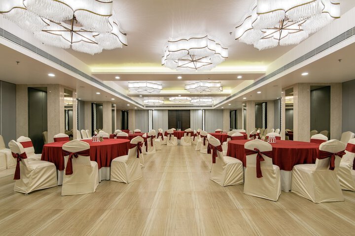 Ballroom/Hall 81 of 101