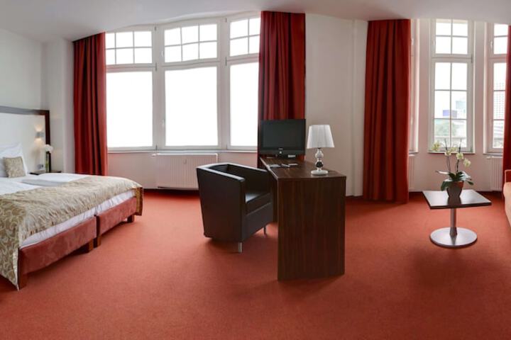 Room 32 of 55