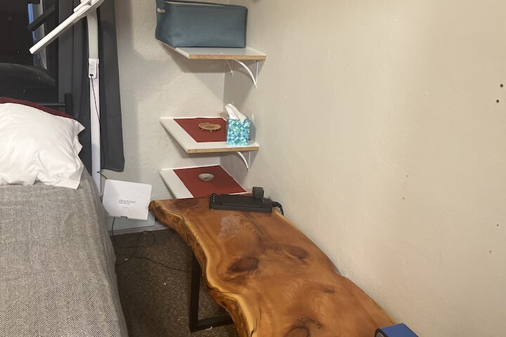 Room 9 of 99