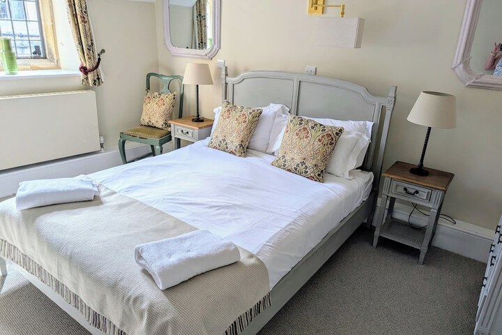 Room 12 of 32