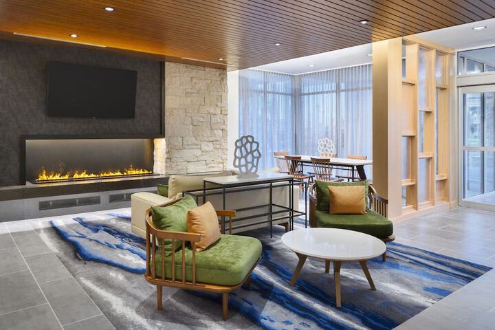 Lobby lounge