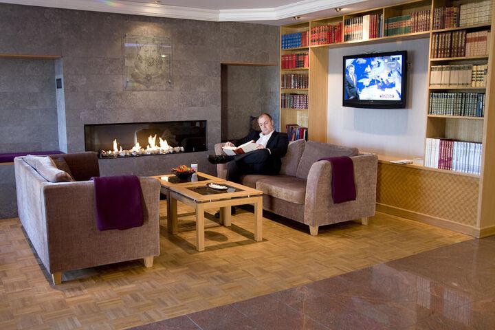 Guest Lobby