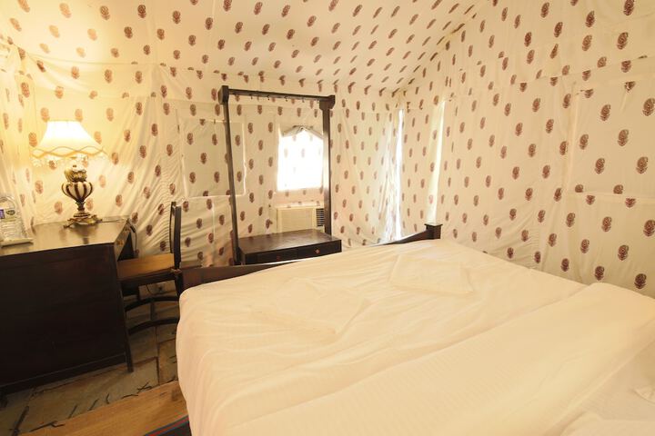 Room 30 of 193