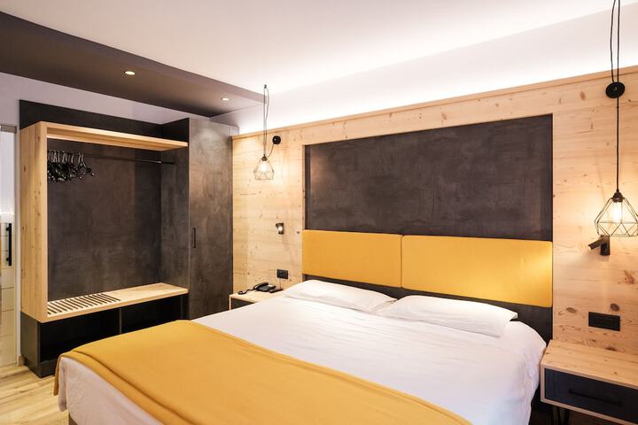 Room 42 of 177