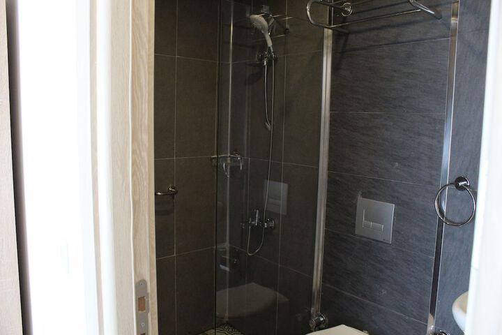 Room 34 of 46