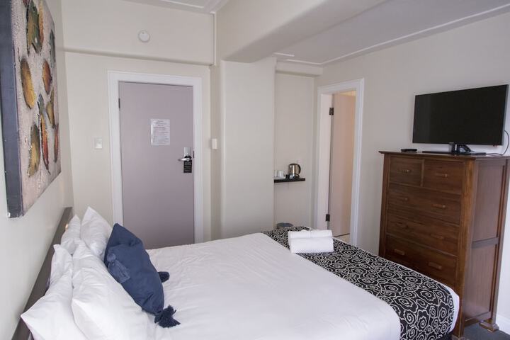 Room 5 of 40