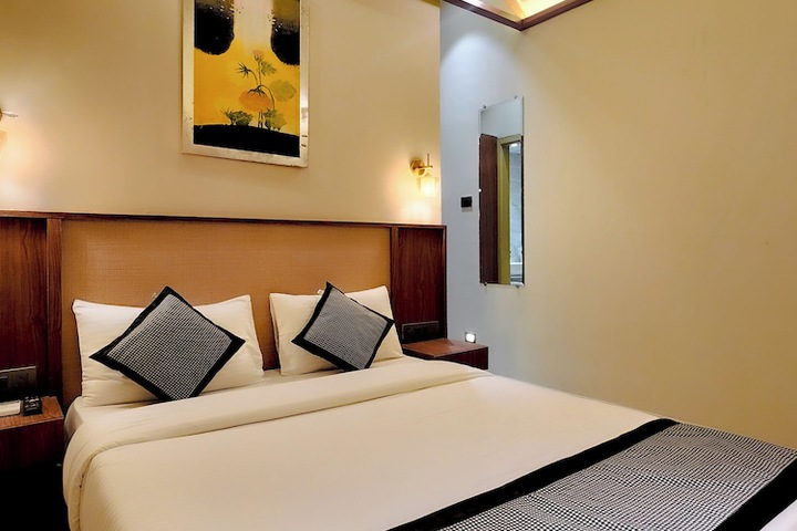 Room 11 of 25