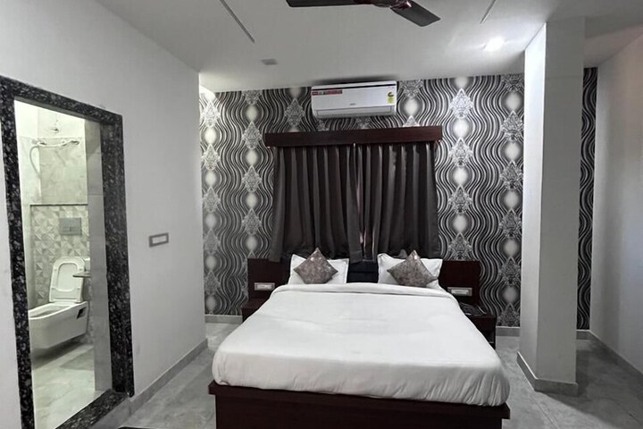 Room 16 of 38