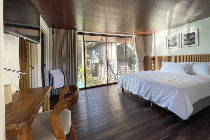 Room 9 of 35