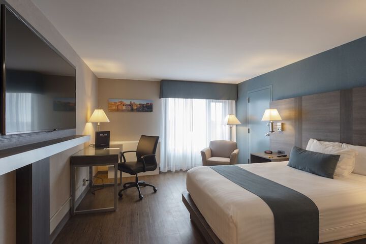 2 Double Beds (1 of 16)