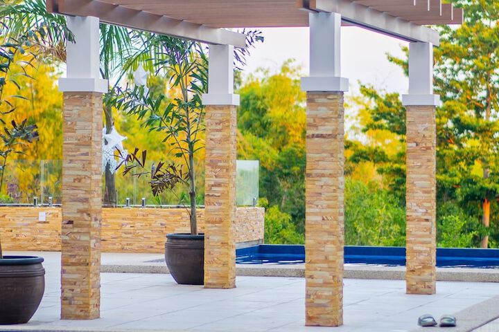 Pool 32 of 61