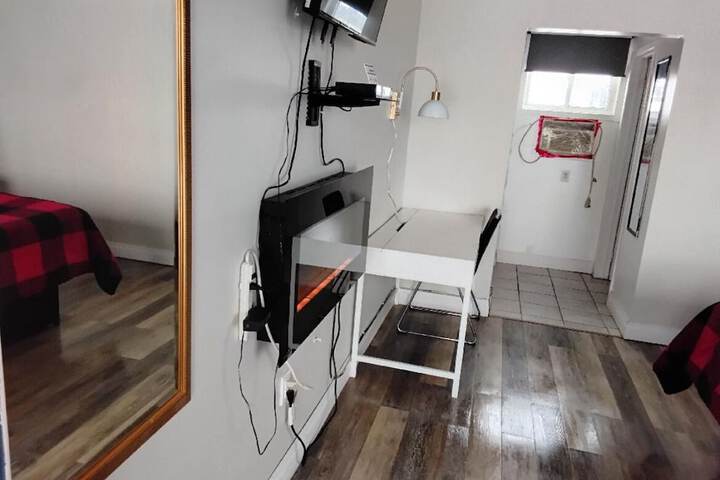 Room 2 of 6