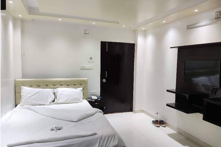 Room 8 of 22