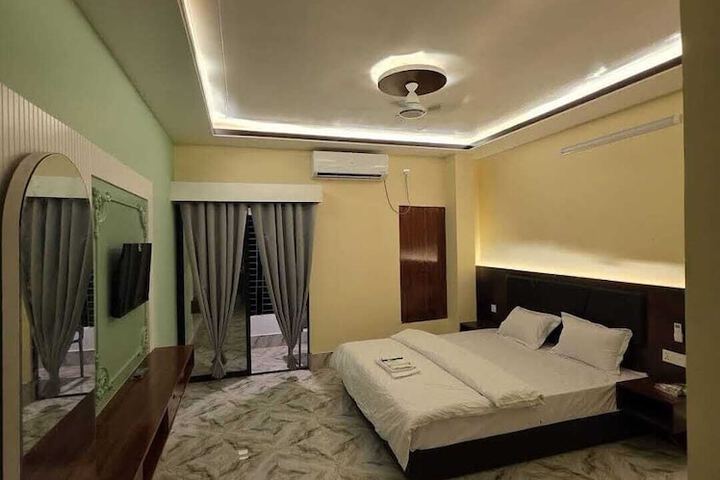 Room 6 of 82