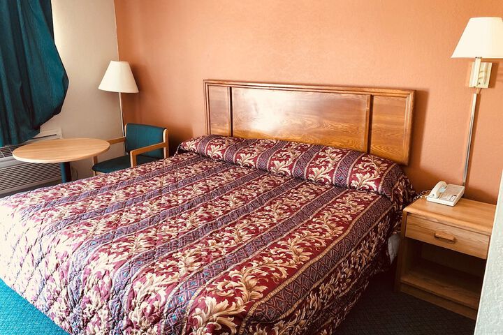 Room 6 of 28