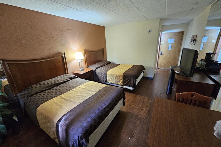 2 Double Beds (4 of 8)
