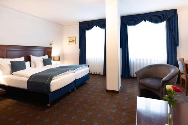 Room 46 of 77