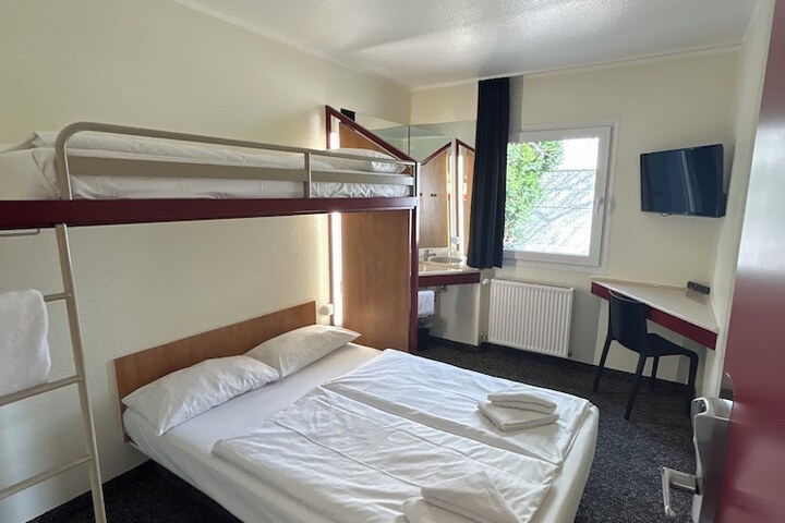 Room 4 of 20