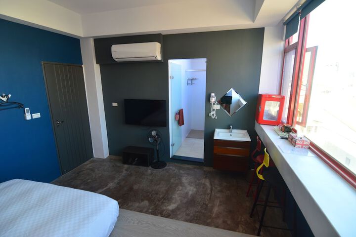 Room 16 of 43