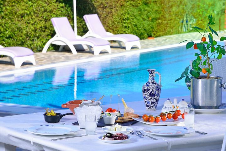 Hotel Pool