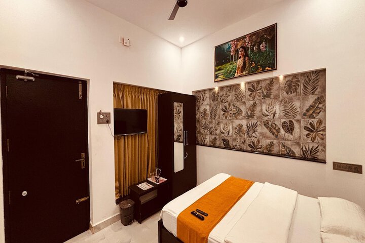 Room 12 of 68