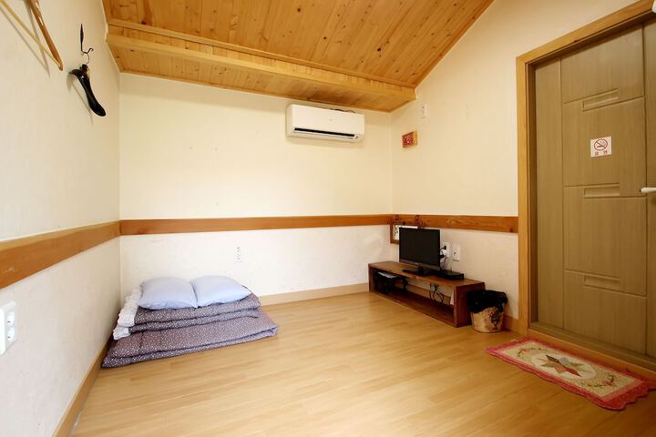 Room 25 of 76